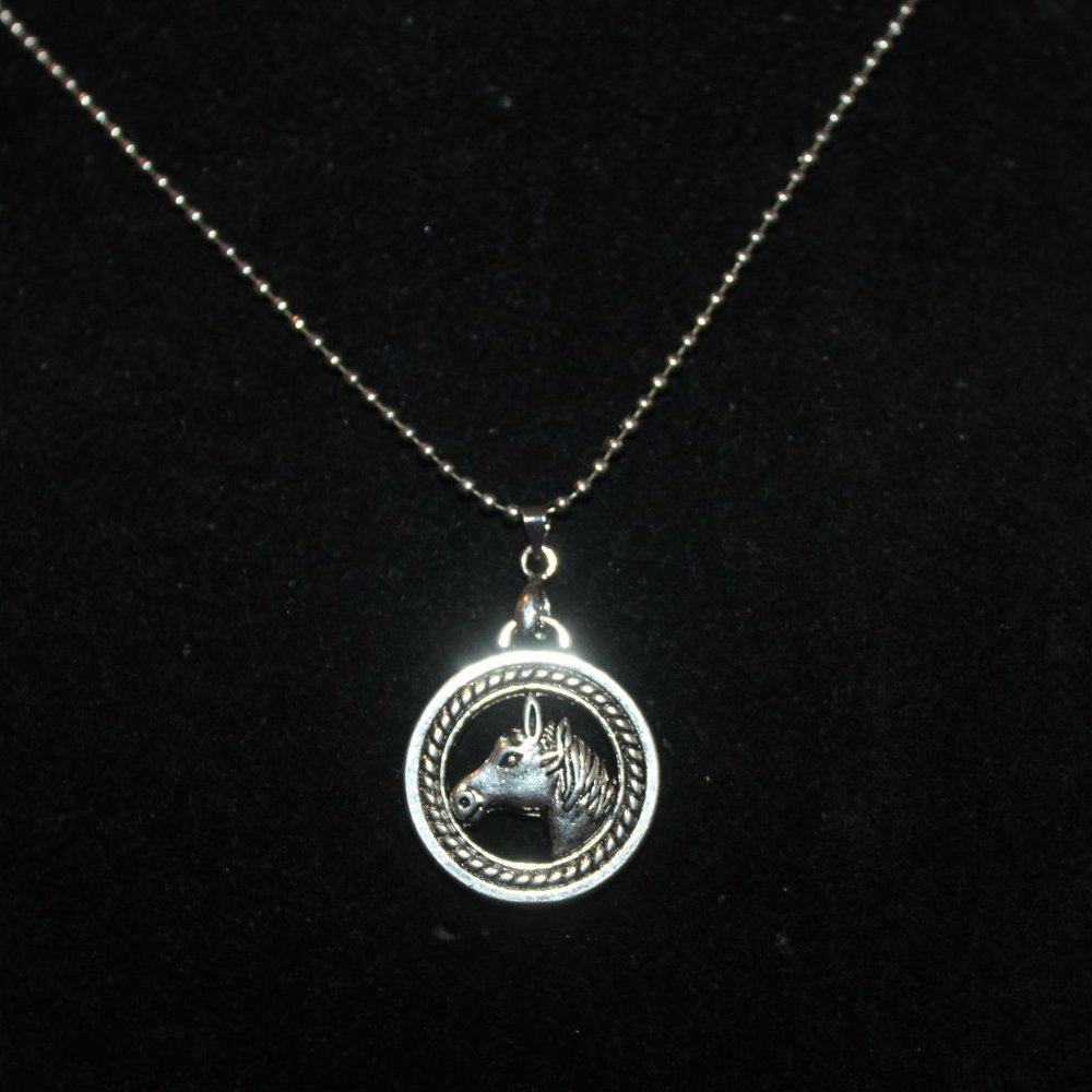 Nwt: Western: Horse Head Pendant on balled Chain